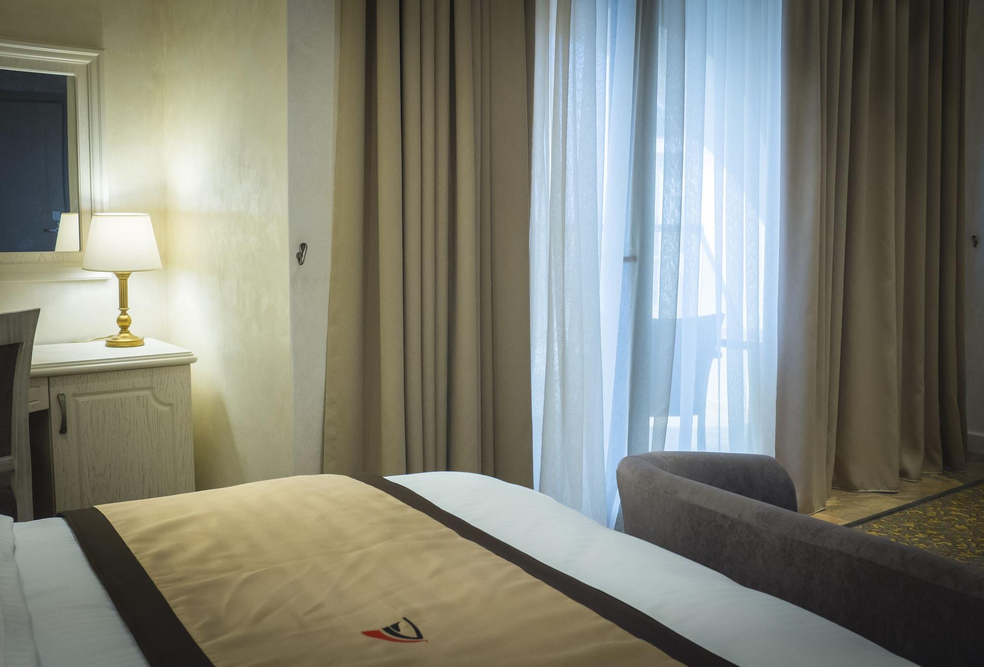 Colosseum Marina Hotel Batumi Exterior foto