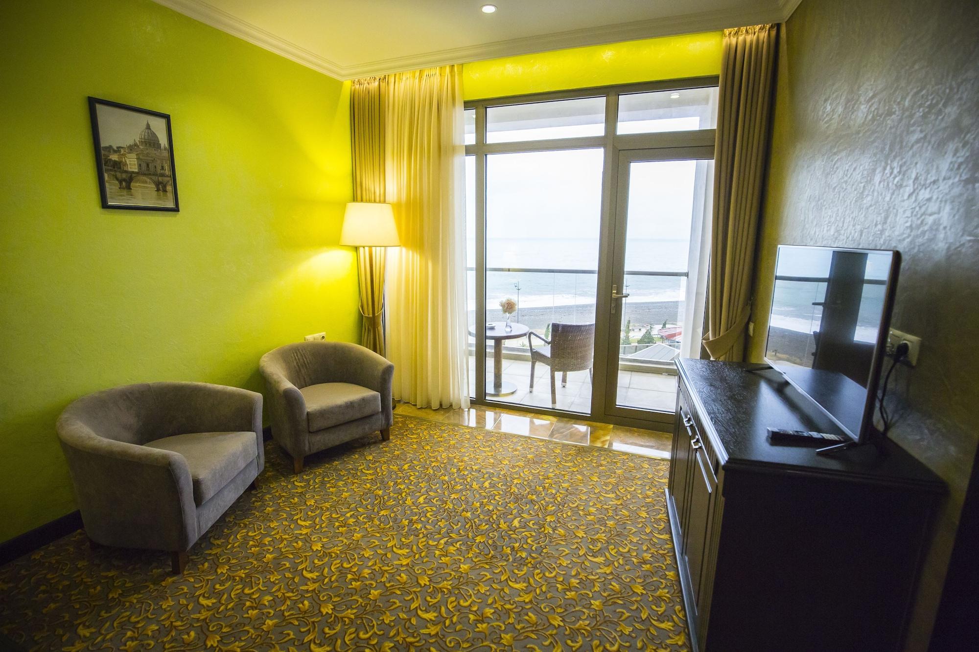 Colosseum Marina Hotel Batumi Exterior foto