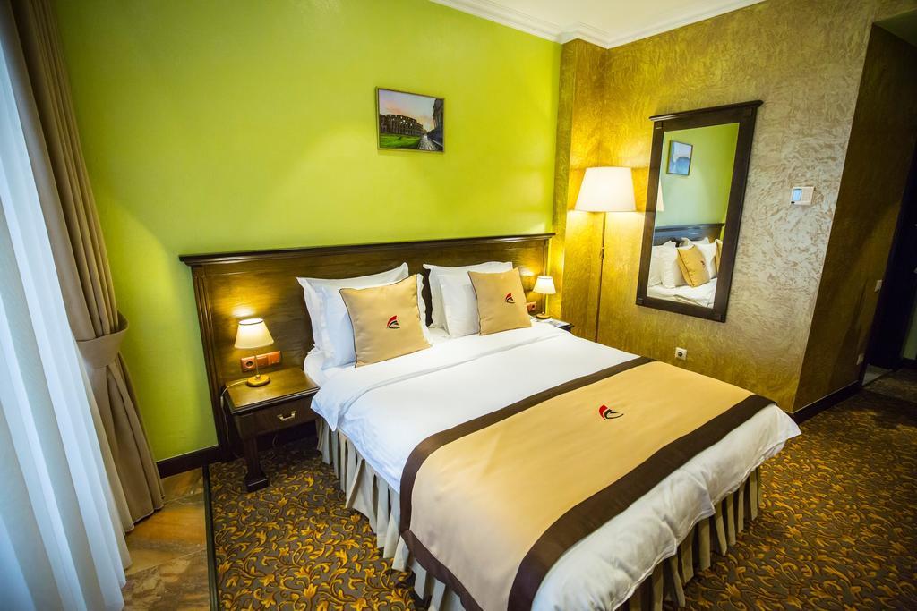 Colosseum Marina Hotel Batumi Zimmer foto