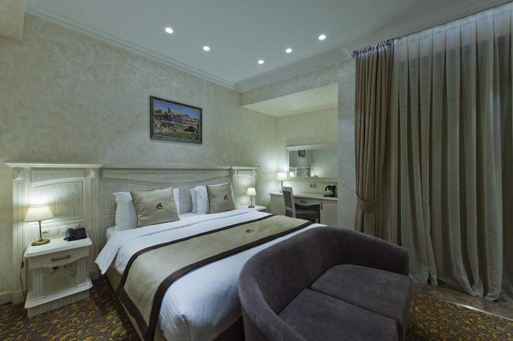 Colosseum Marina Hotel Batumi Exterior foto